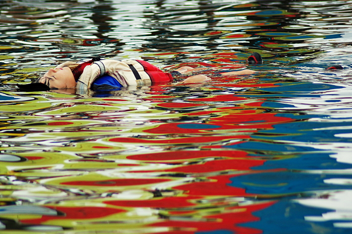 Post image for Floating in colour