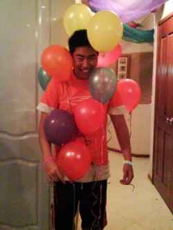 Static electricity + Balloons = boy fun